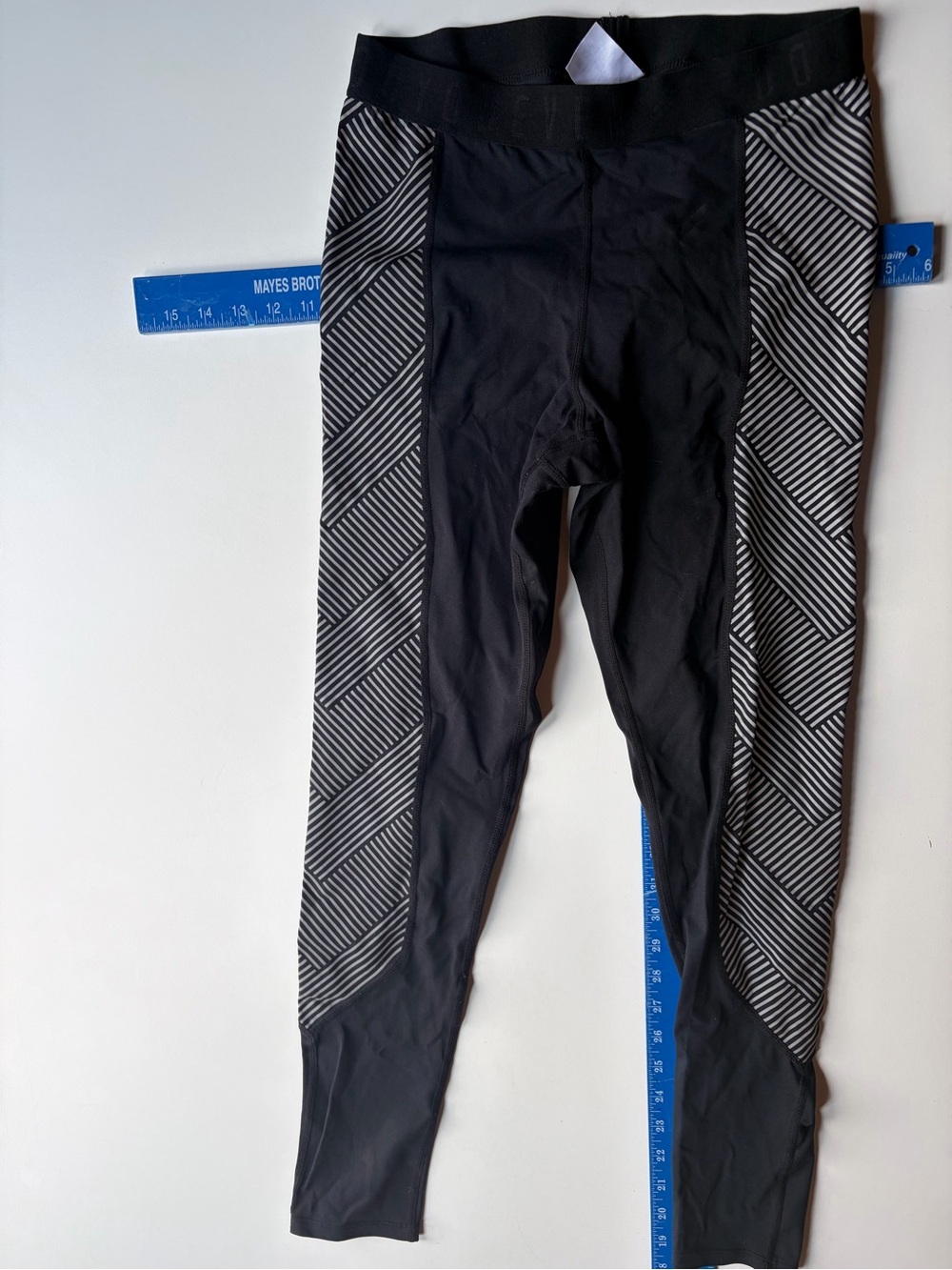 DoYouEven Black Leggings with Diagonal Stripe Side Panels
